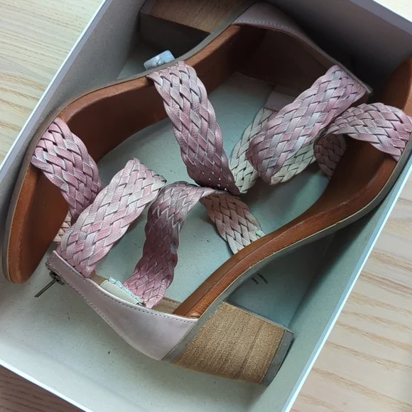 🆕🌿SUNDANCE LEATHER WOVEN SANDALS🌿 - Picture 4 of 5